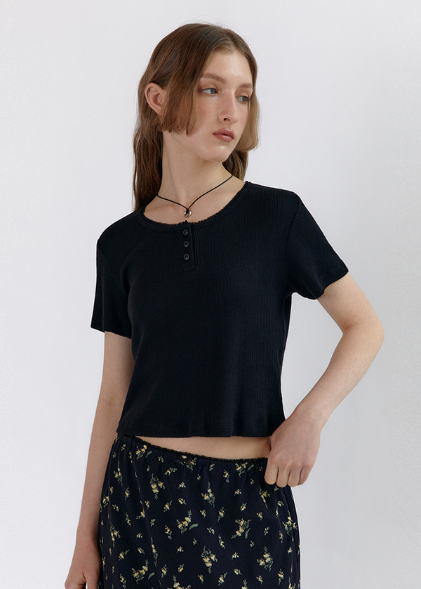 Henly neck Trimming Lace T-shirt_Black